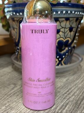 TRULY Skin Smoothie Gentle Facial Cleanser